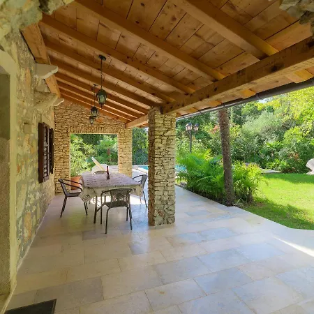 Crispo By Interhome *