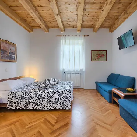 Crispo By Interhome Μεντουλίν