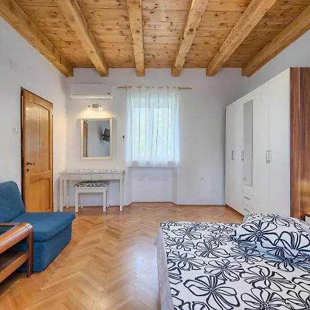 Crispo - Mdn119 By Interhome * Medulin