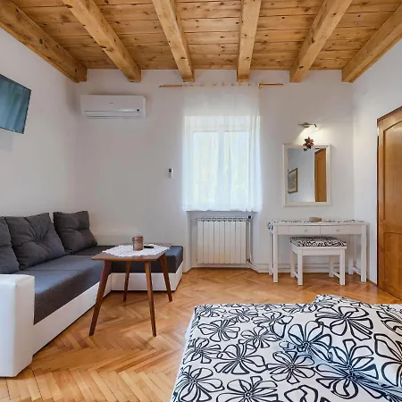 Crispo By Interhome